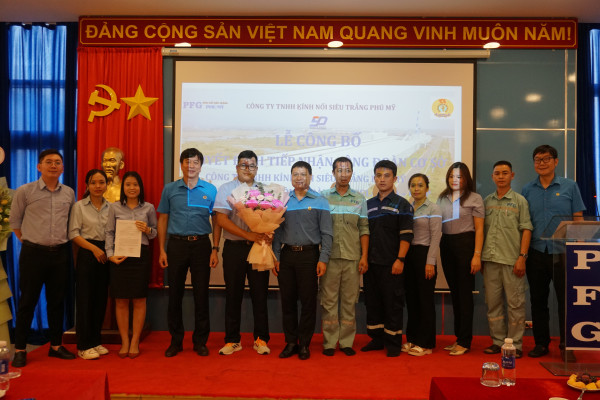 Công đoàn Công ty TNHH Kính nổi Siêu trắng Phú Mỹ chính thức sinh hoạt dưới mái nhà chung Viglacera.